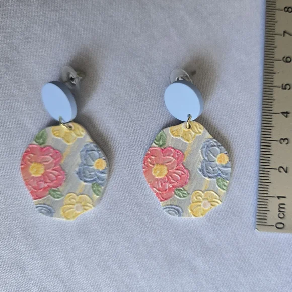 Flowerful‎ Colorful Embossed Acrylic Earrings with Blue Studs - Picture 12 of 12